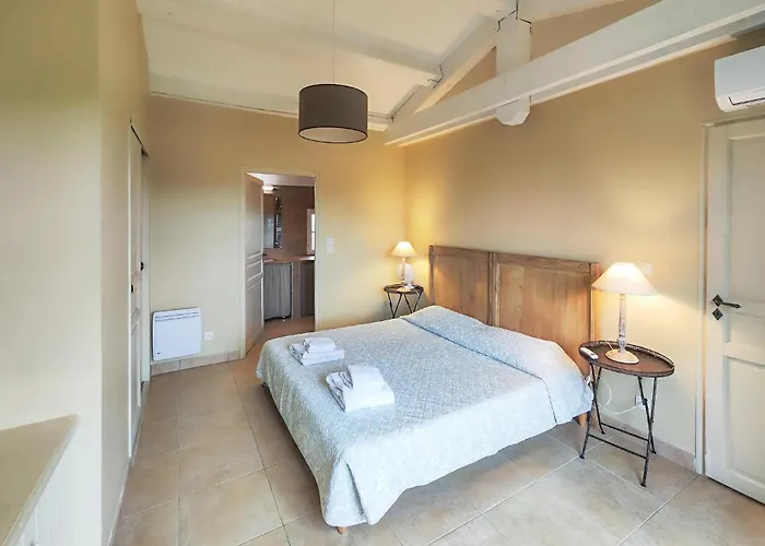 In Saint-laurent-de-la-ca 펜션 *